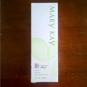 Mary Kay BOTANICAL EFFECTS Formula plus UGG Boots size 10 Bundle